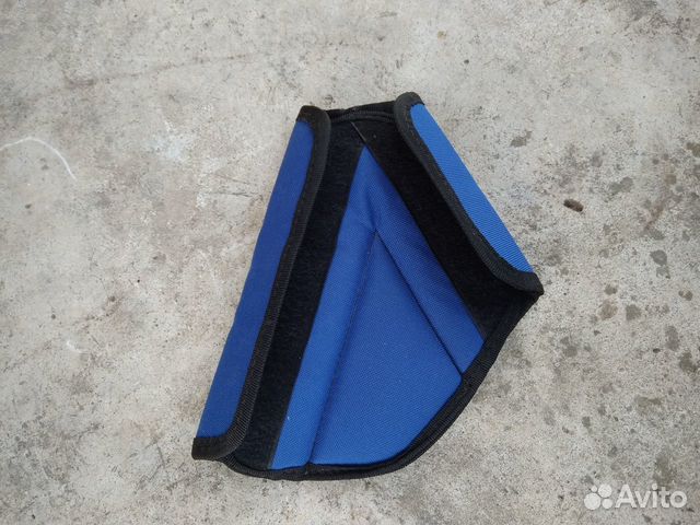 Адаптер на ремень безопасности в автомобиле