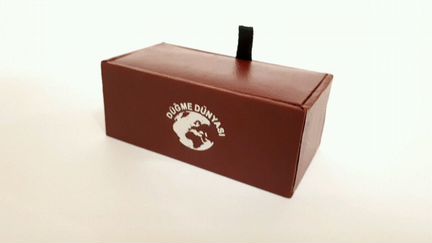 Запонки в презентабельном коробе