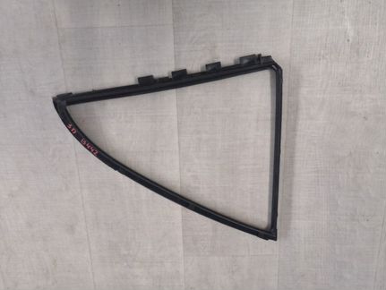 Уплотнитель двери задний правый Toyota Avensis