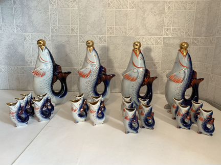 Фарфоровый графин со стопками 