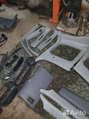 Пластик верхний боковина стоек на тракер 2001г
