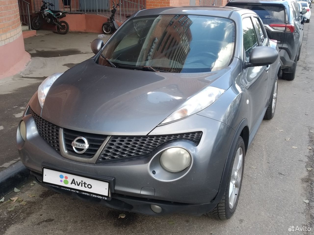 680 тыс. Ниссан Жук 2011 года. Nissan Juke старый. Nissan Juke круглый. Жук Ниссан квадратная.