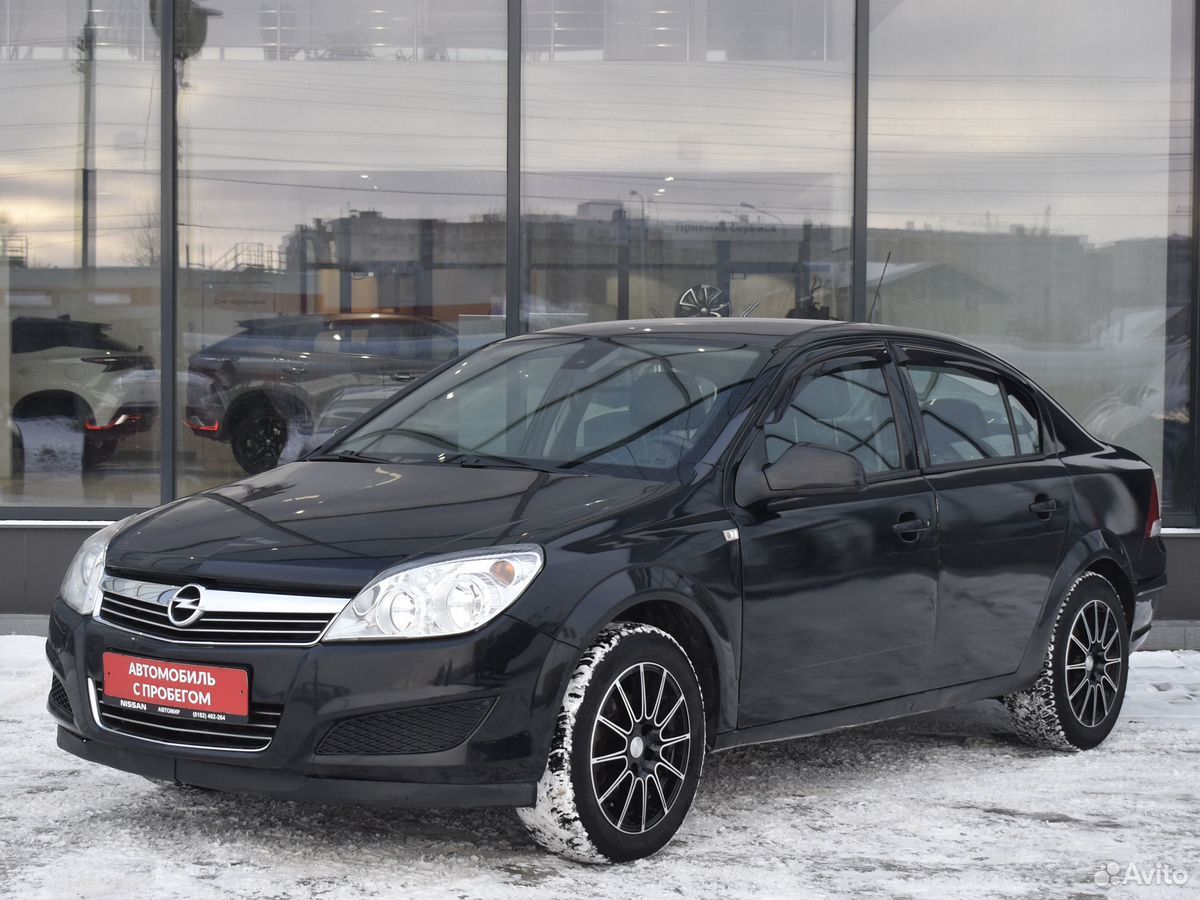 Opel Astra 2010 седан черный