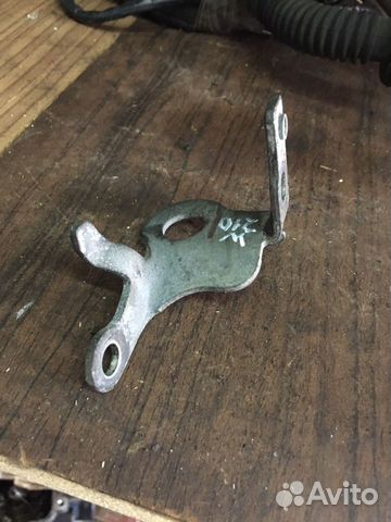 Кронштейн подвески двигателя Мерседес 210