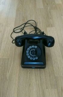 Старинный карболитовый телефон. СССР