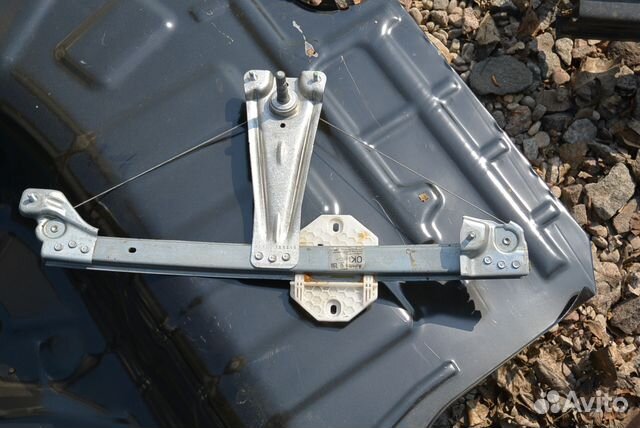 Стеклоподъемник мех. задний правый б.у. Logan II