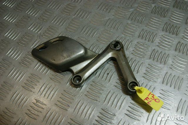 Крепление подножки водителя левое Suzuki GSF250 Ba