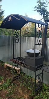 Кованый мангал с крышей и печью под казан