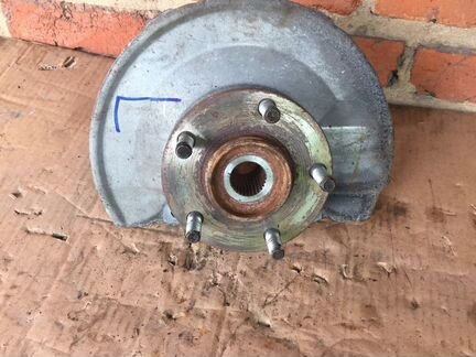 Мицубиси лансер 10,ASX,XL.Кулак передний левый