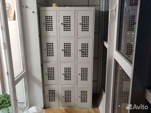 Шкаф железный с ячейками