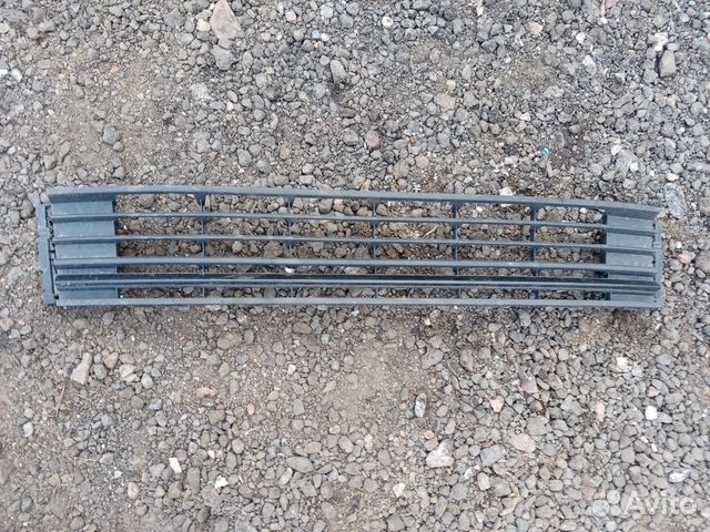 Решетка в бампер на Фольксваген Поло 18г