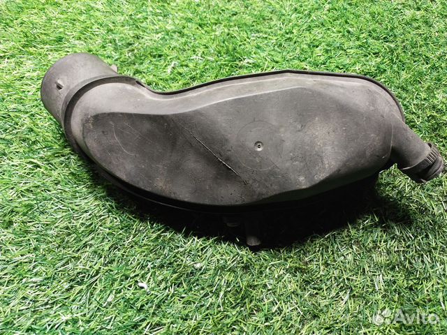 Патрубок воздушного фильтра Volkswagen Passat B5 V