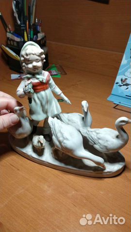 Статуэтка фарфор старинная