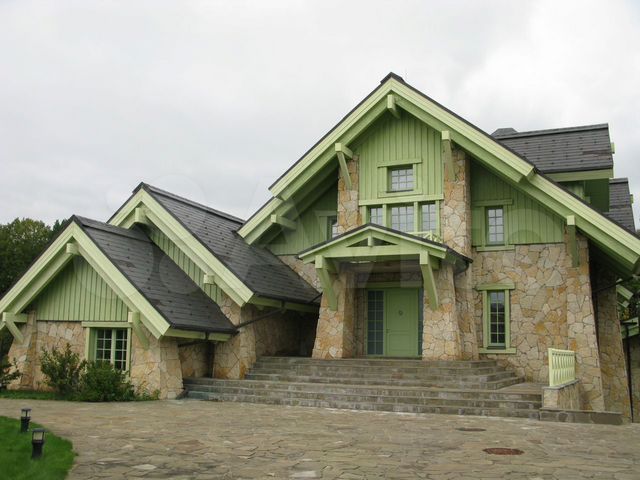 Дом 1243,5 м² на участке 97 сот.