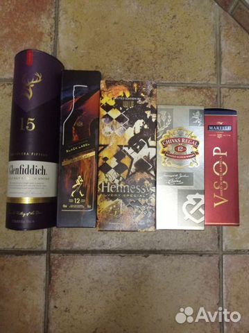 Пустые коробки от элитного алкоголя