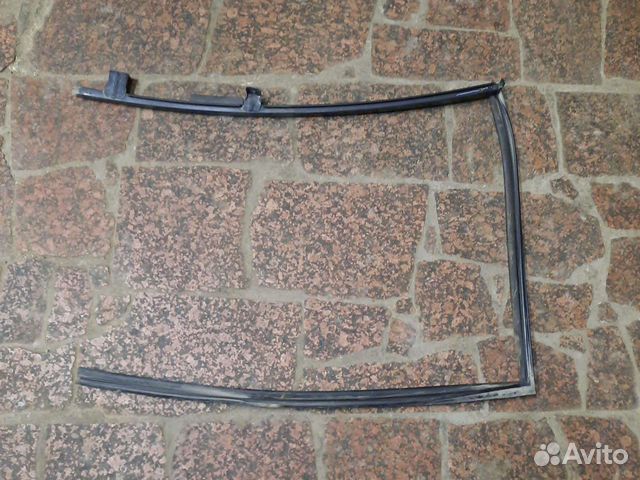 Уплотнитель задний правый двери на Ниссан Тиида С1