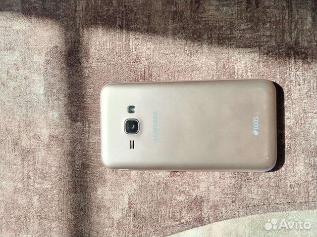 Телефон Samsung j1