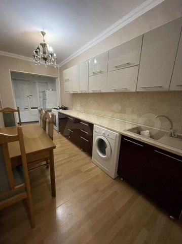 2-к. квартира, 100 м², 4/13 эт.