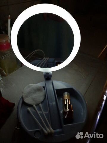 Компактное зеркало сподцветкой зеркало с 2х сторон