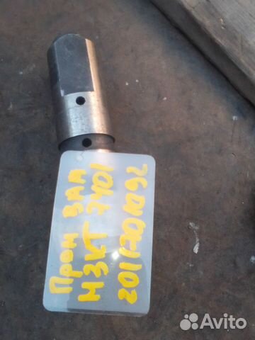 Мзкт ось промежуточной шестерни 201 1701092