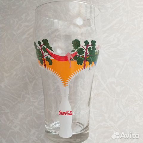 Легендарный стакан с логотипом Coca-Cola