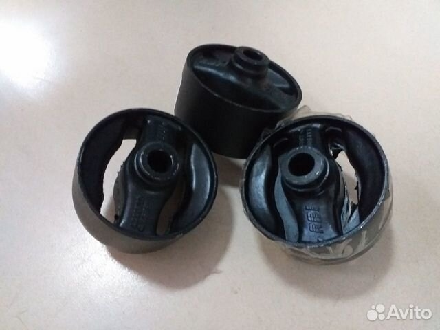 Опора двигателя Toyota 12361-74300