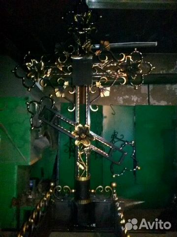 Крест с оградкой разные