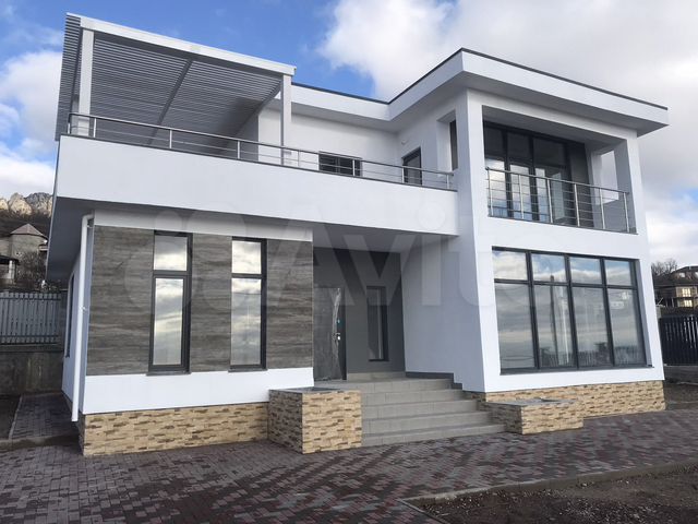 Дом 207 м² на участке 5 сот.