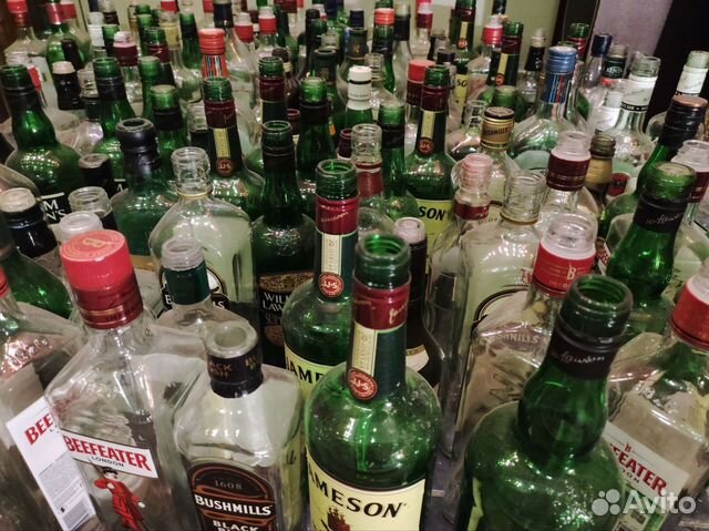 Пустые бутылки из под алкоголя