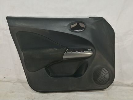 Обшивка двери Nissan Juke