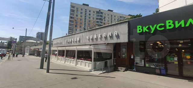 Бывший ресторан у метро 1013 м²