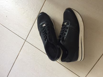 Кроссовки stradivarius