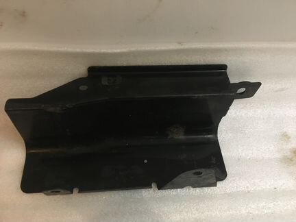 Кронштейн заднего фонаря лев Мазда сх7 EHY050160