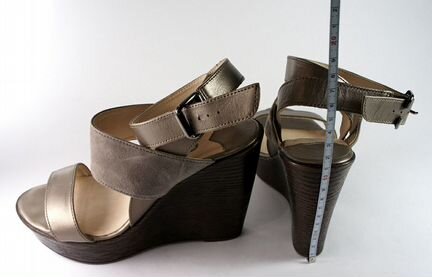 Новые босоножки цвет платина