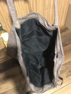 Шоппер кожаный. Огромный. Но уже в годах