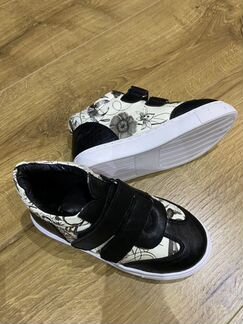 Кроссовки новые