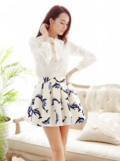 Юбка с дельфинами до колена