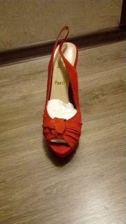 Продам новые замшевые туфли Christian Louboutin