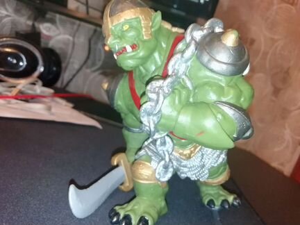Фигурка зеленого монстра
