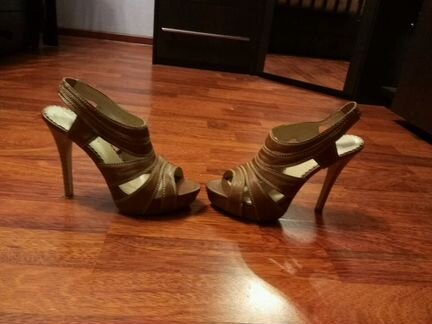 Босоножки кожаные