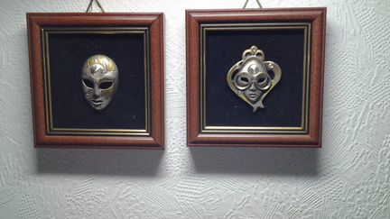 Венецианская маска в деревянной рамке10 смх10см по