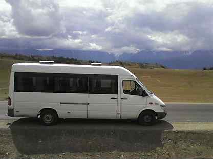 Работа водителем на автобусе авито. Рукопожатие водителей автобуса. Кухи рейн лембитович. Работа автобус экскурсии в сочи водителем категории д. Мужчина водитель автобуса.