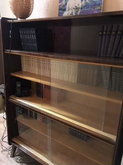 Книжный шкаф