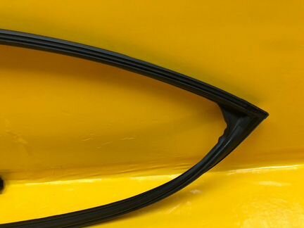 Уплотнитель стекла передний левый Nissan Murano