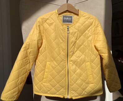 Куртка-ветровка Gulliver желтого цвета рост 116