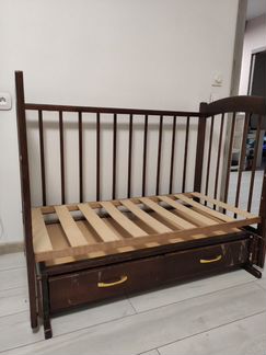 Кровать с маятником и ящиком