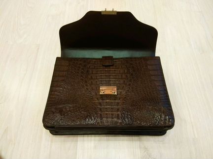 Коричневый портфель из крокодиловой кожи мужской
