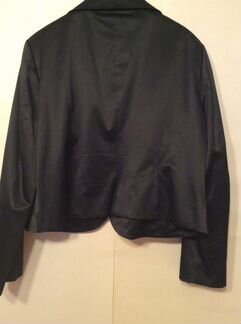 Черный пиджак (короткий) с контрастной отстрочкой