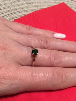Золотое кольцо с зеленым бриллиантом 0,46ct