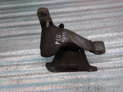 Кронштейн двигателя правый в сборе с подушкой